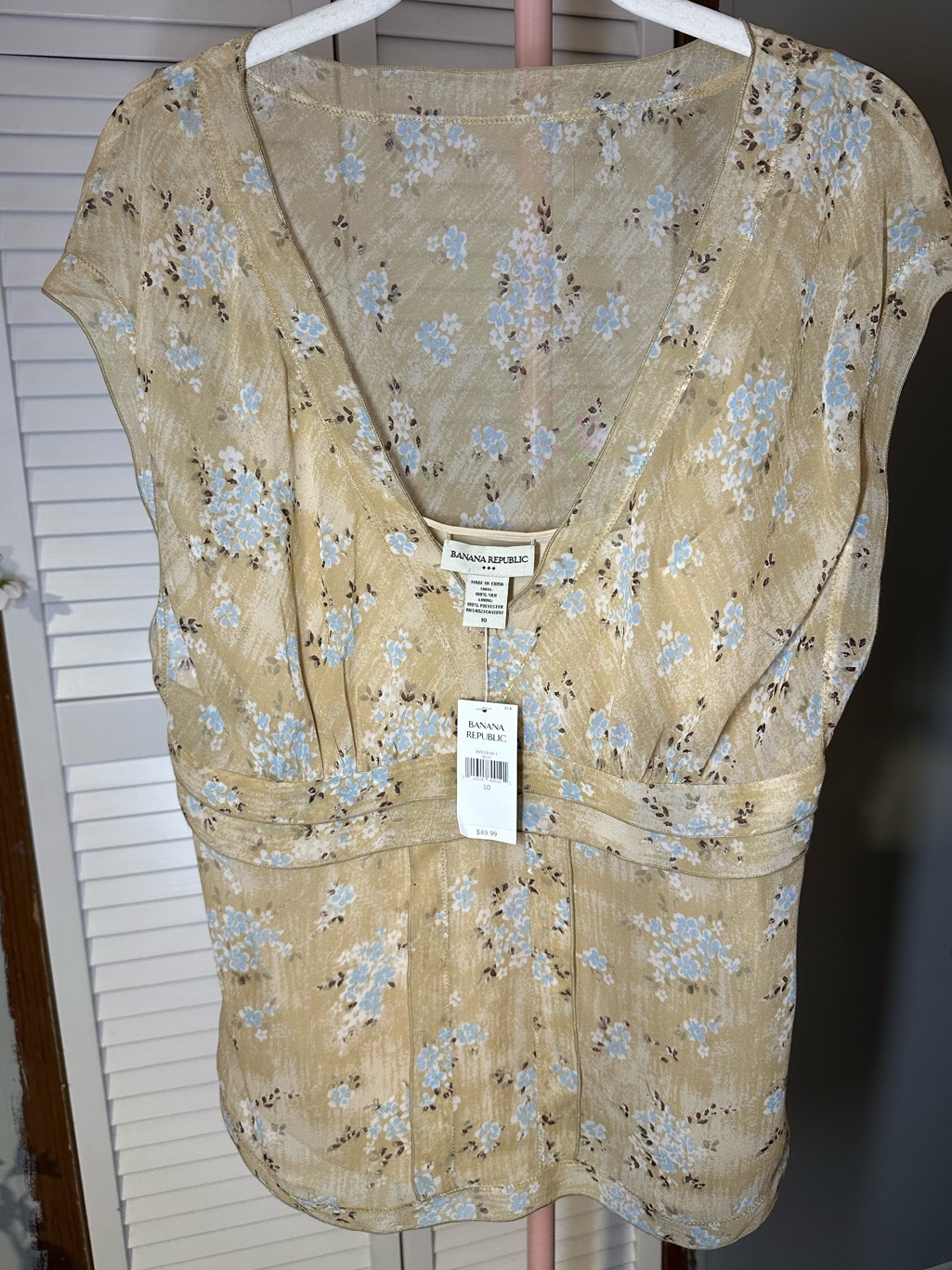 Banana Republic 100% Silk Lining Floral V-Neck Blouse